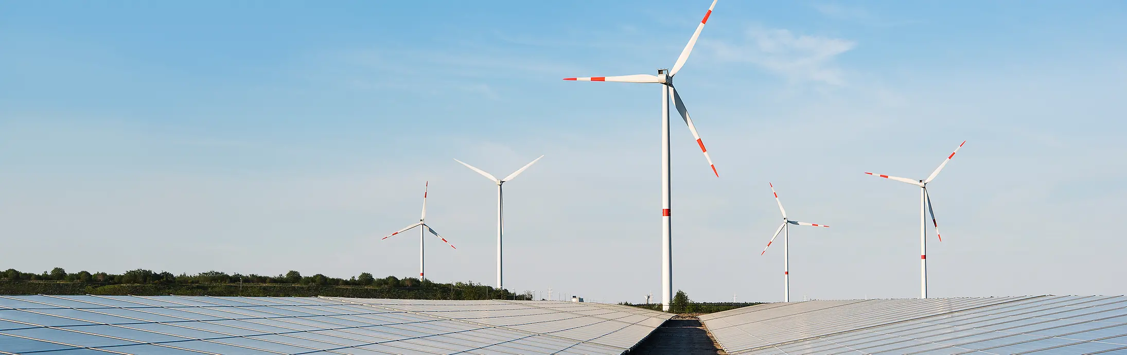 Windräder und Solarzellen